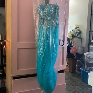 A beautiful turquoises dress for prom or a sweet 16.